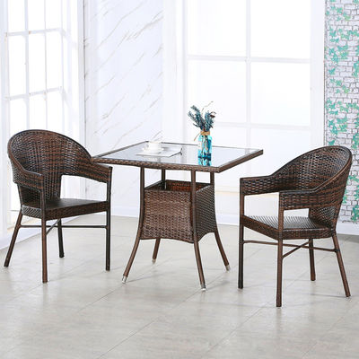Custom Logo Woven PE Rattan Dining Table and Chairs for Hotel Outdoor Patio Armchair Set (Секрет столовых и стульев для гостиниц на открытом воздухе)